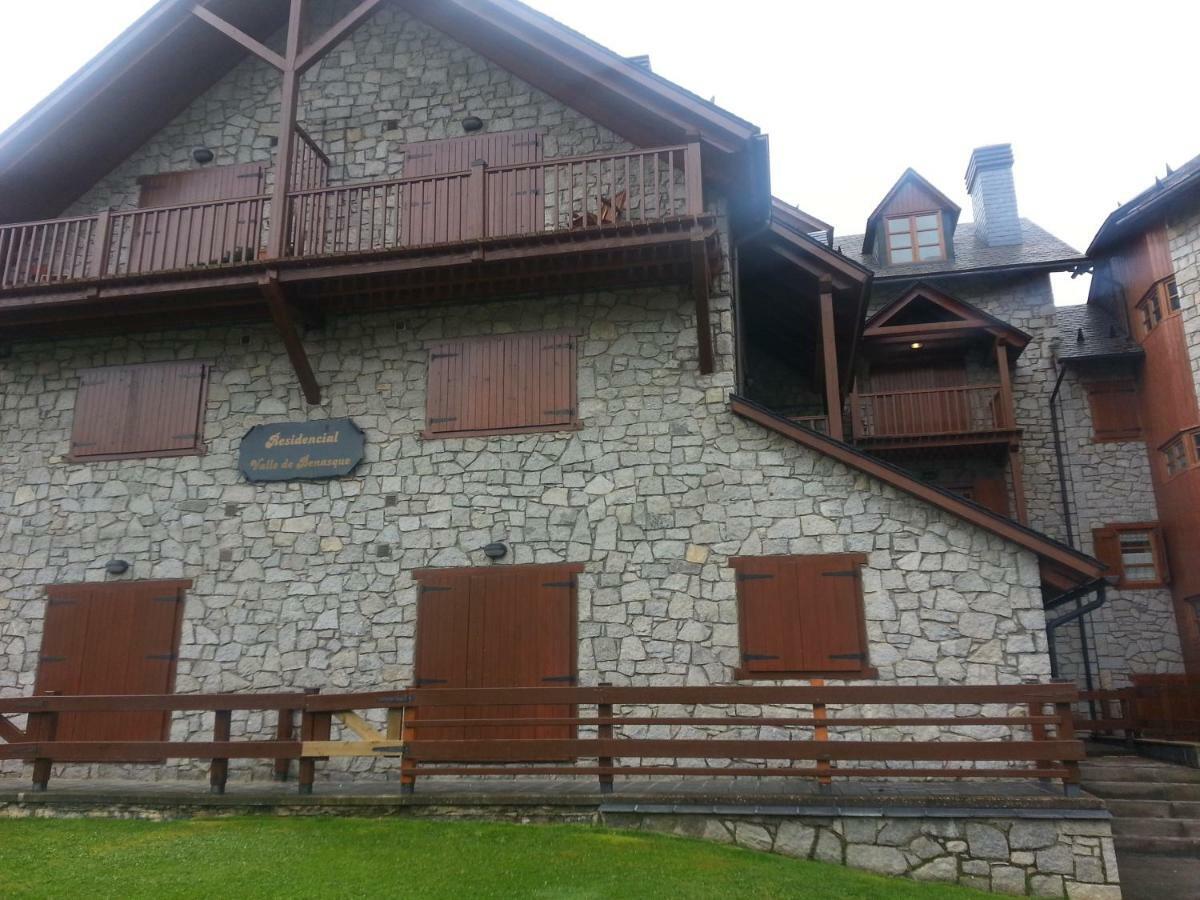Residencial Valle De Benasque Exterior foto